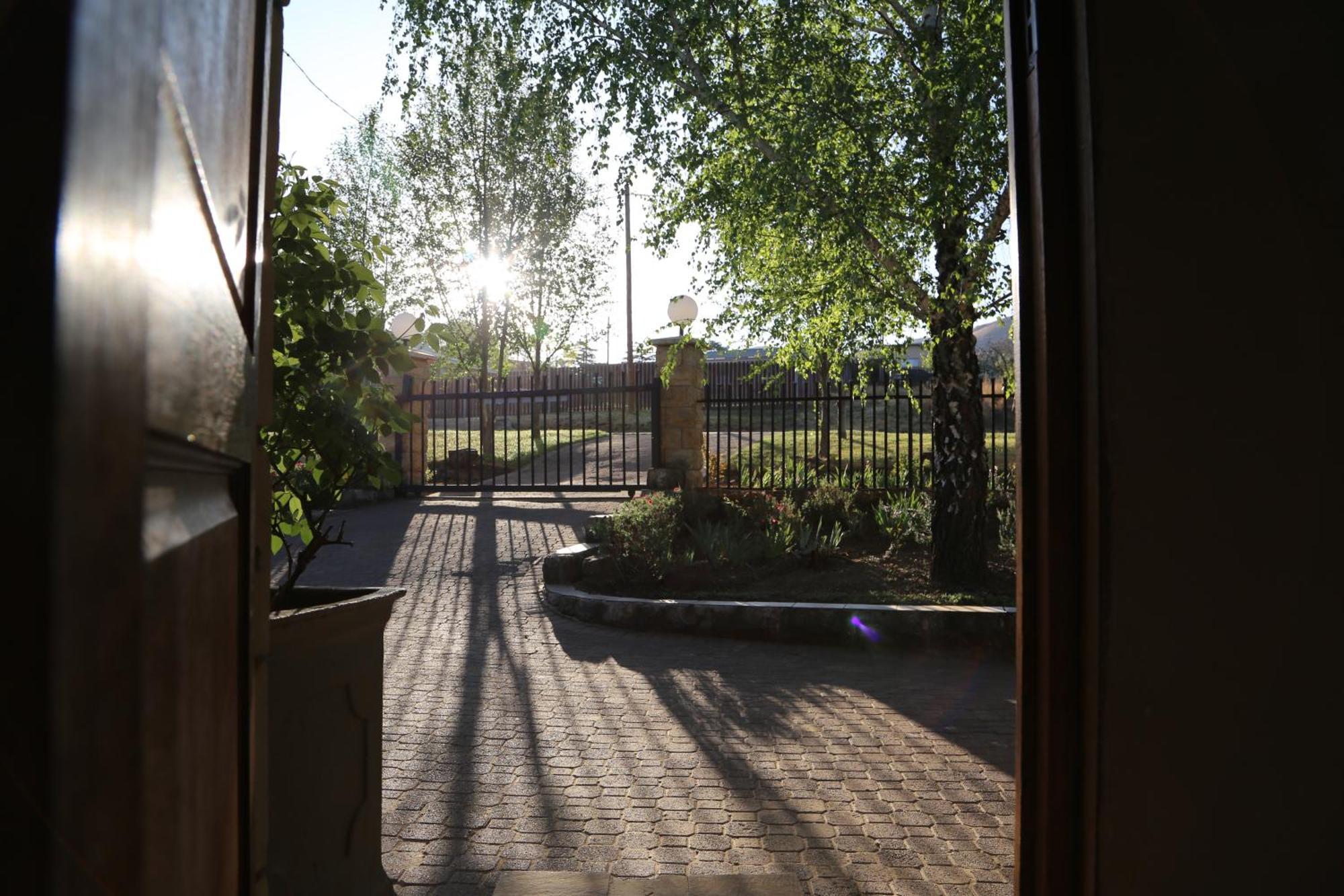 קלרנס Mt Horeb Manor מראה חיצוני תמונה